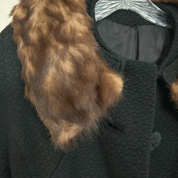 Very Vintage AMAZING  Wool/fur ladies coat A MUST SEE !! - Picture 7 of 14